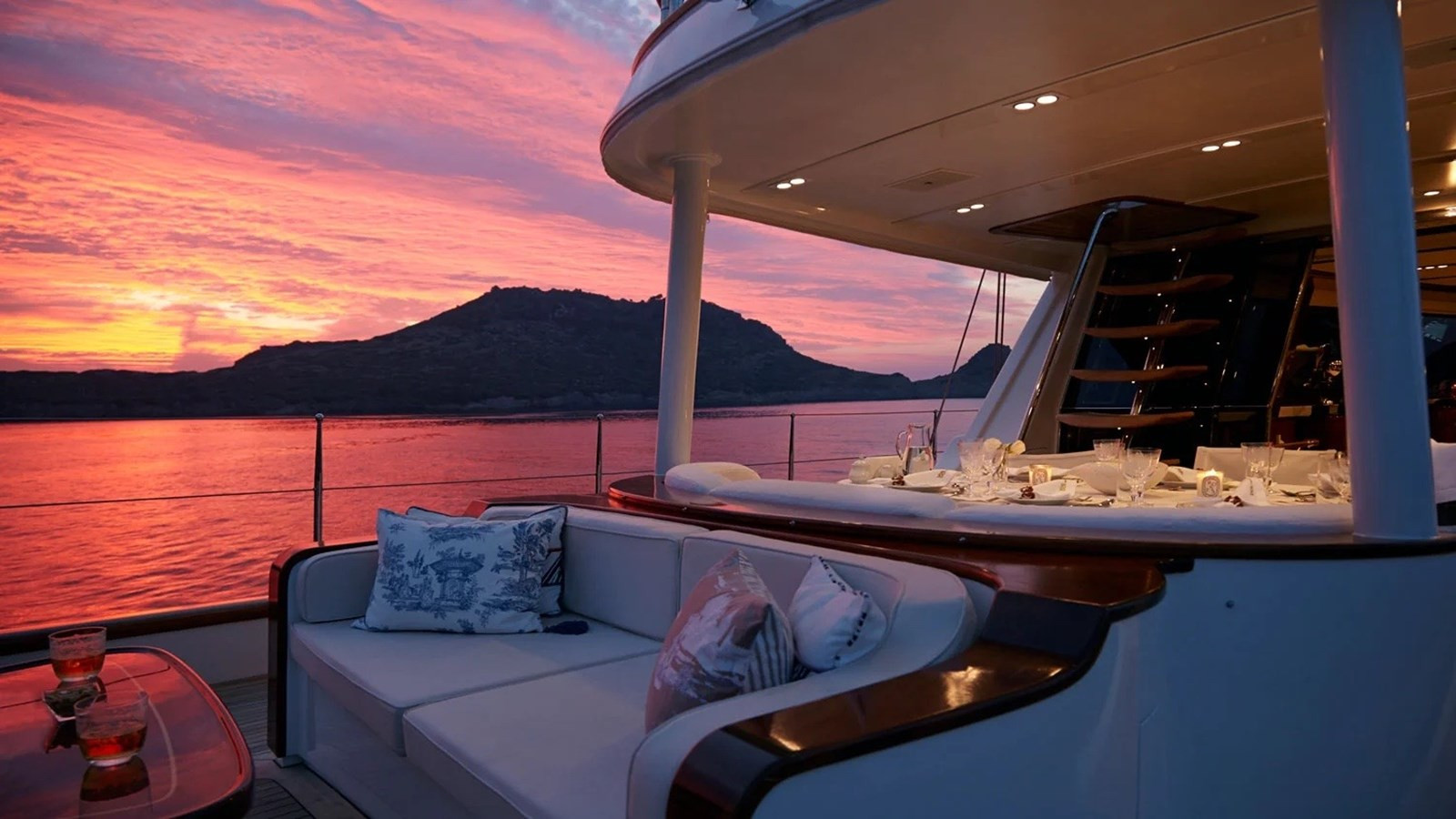 https://arconyachts.ams3.digitaloceanspaces.com/66099/conversions/large_4132261-optimize.jpg