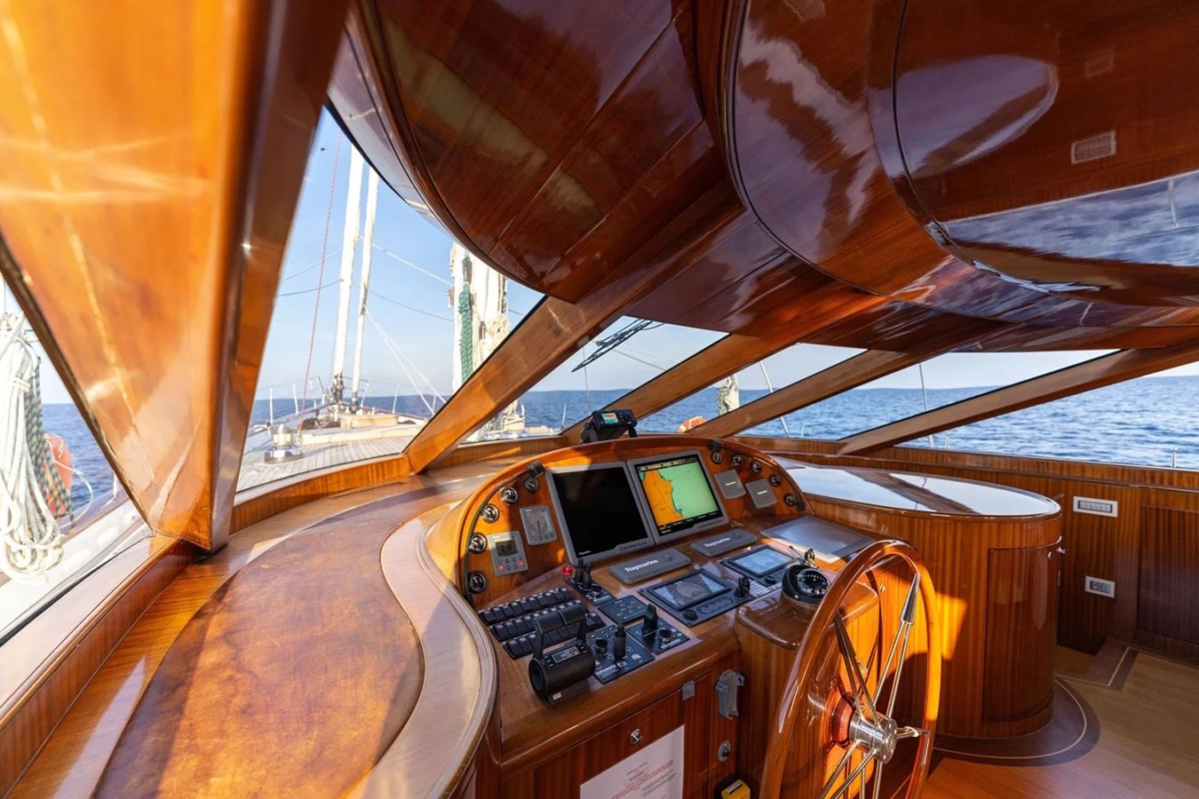 https://arconyachts.ams3.digitaloceanspaces.com/66126/conversions/large_4132271-optimize.jpg