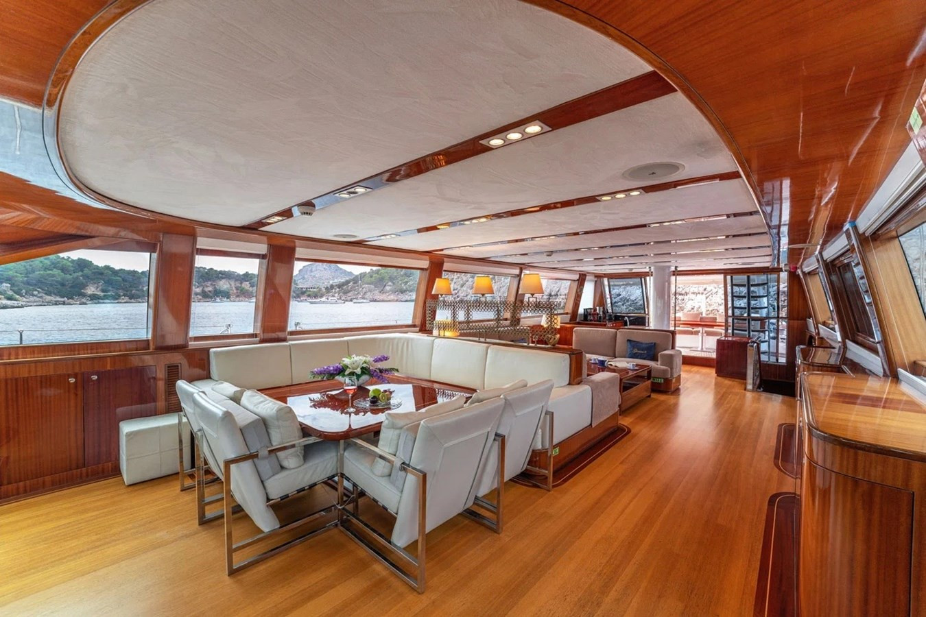 https://arconyachts.ams3.digitaloceanspaces.com/66131/conversions/large_4132273-optimize.jpg