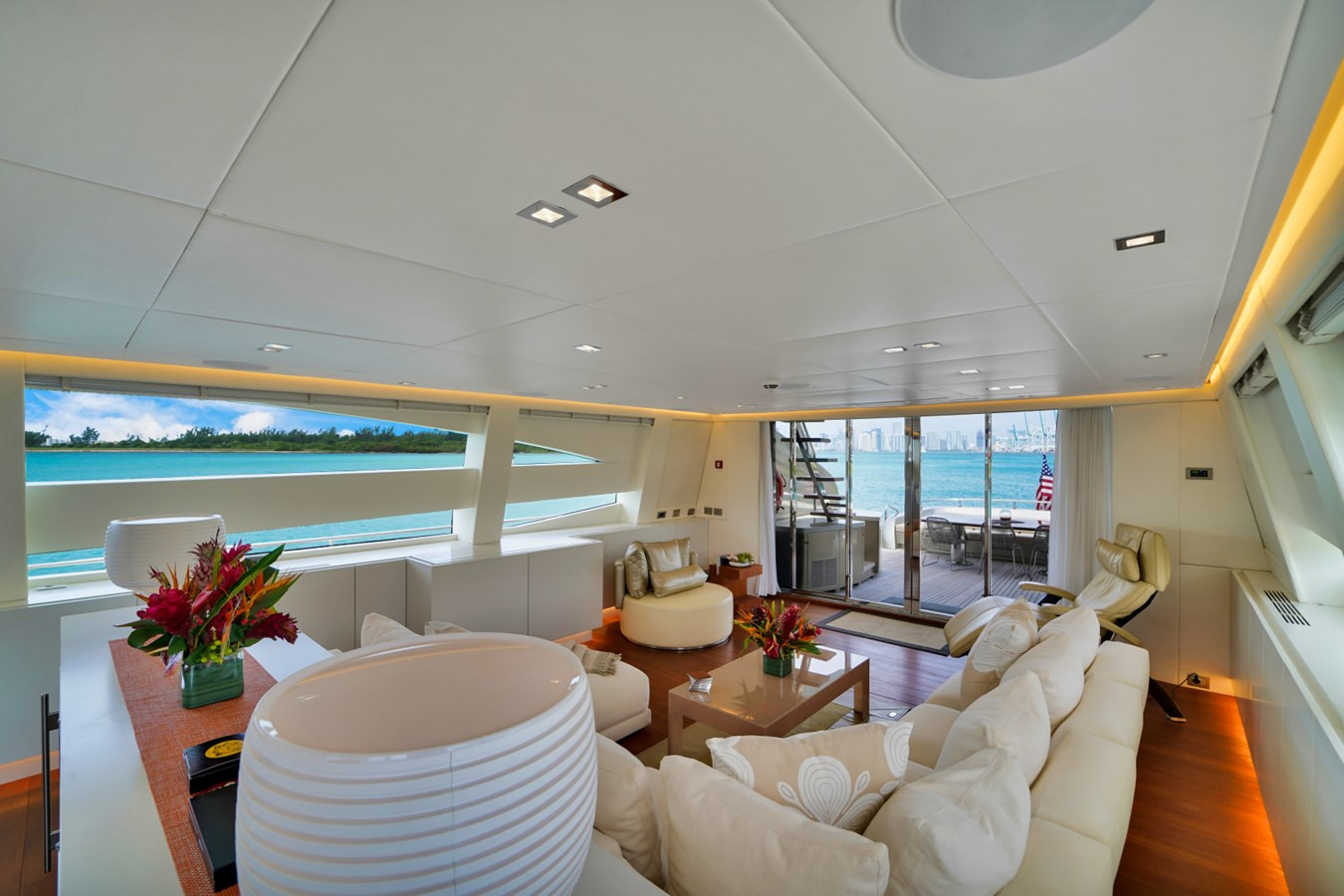 https://arconyachts.ams3.digitaloceanspaces.com/66150/conversions/large_3236942-optimize.jpg