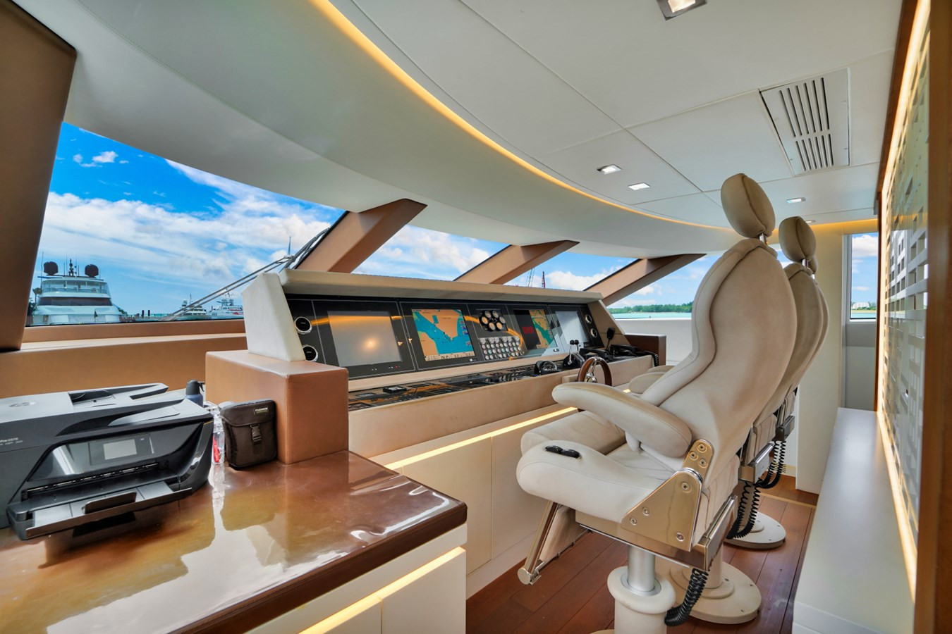 https://arconyachts.ams3.digitaloceanspaces.com/66170/conversions/large_3236949-optimize.jpg