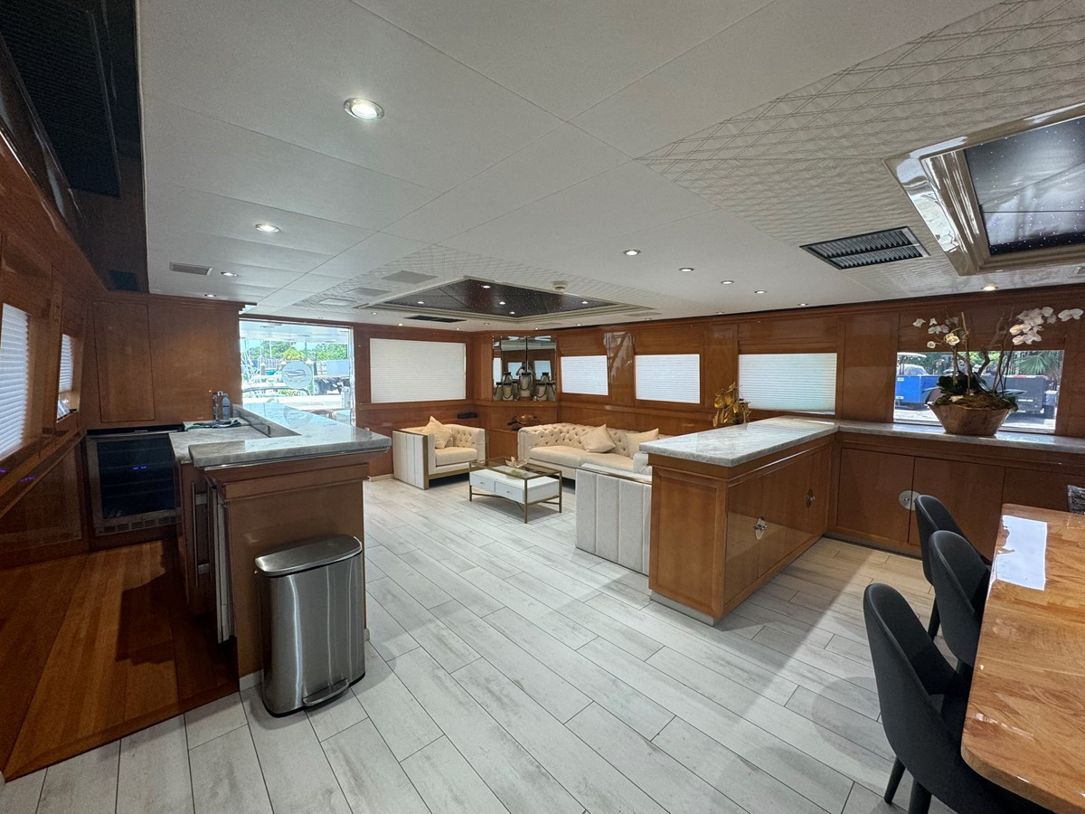 https://arconyachts.ams3.digitaloceanspaces.com/66172/conversions/large_4331269-optimize.jpg
