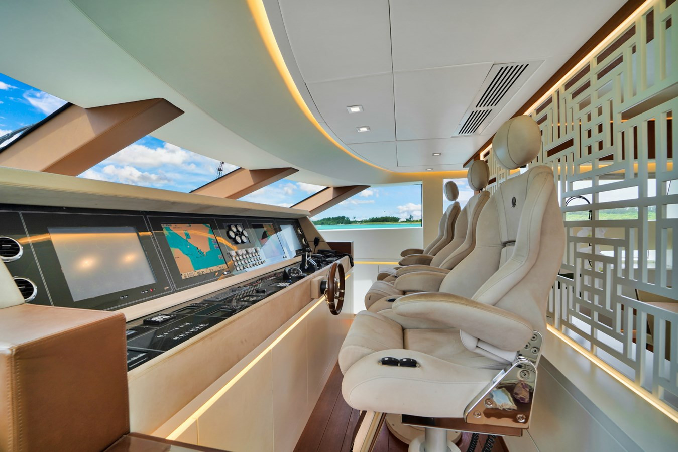 https://arconyachts.ams3.digitaloceanspaces.com/66173/conversions/large_3236950-optimize.jpg