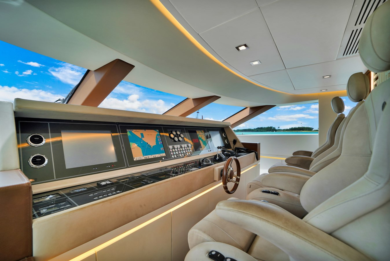 https://arconyachts.ams3.digitaloceanspaces.com/66175/conversions/large_3236951-optimize.jpg
