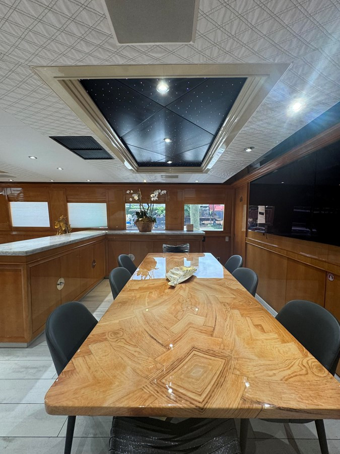 https://arconyachts.ams3.digitaloceanspaces.com/66176/conversions/large_4331271-optimize.jpg