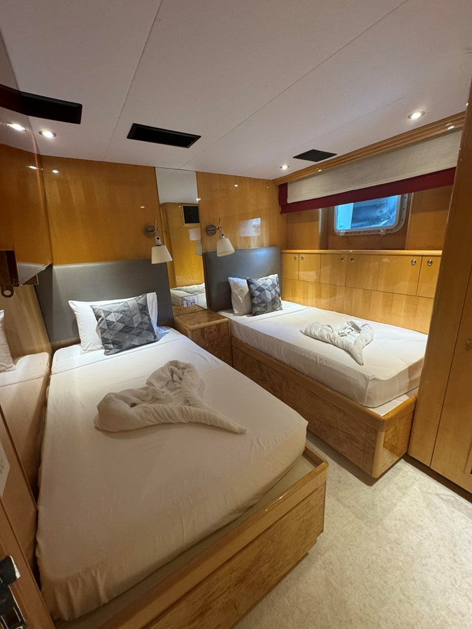 https://arconyachts.ams3.digitaloceanspaces.com/66210/conversions/large_4331283-optimize.jpg