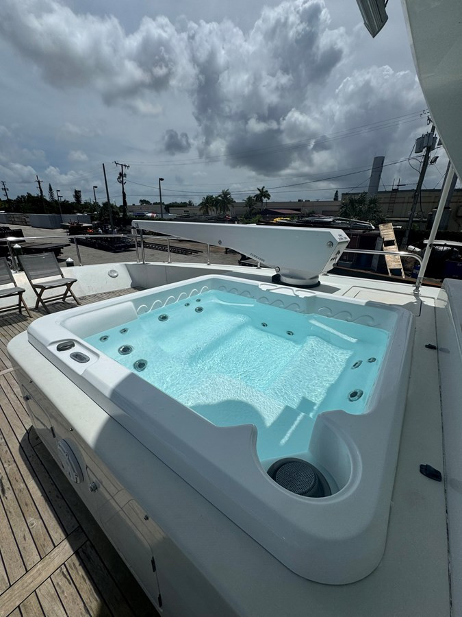 https://arconyachts.ams3.digitaloceanspaces.com/66222/conversions/large_4331287-optimize.jpg