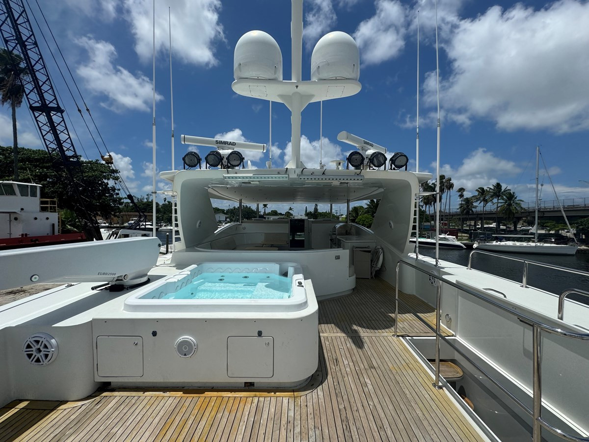 https://arconyachts.ams3.digitaloceanspaces.com/66225/conversions/large_4331288-optimize.jpg