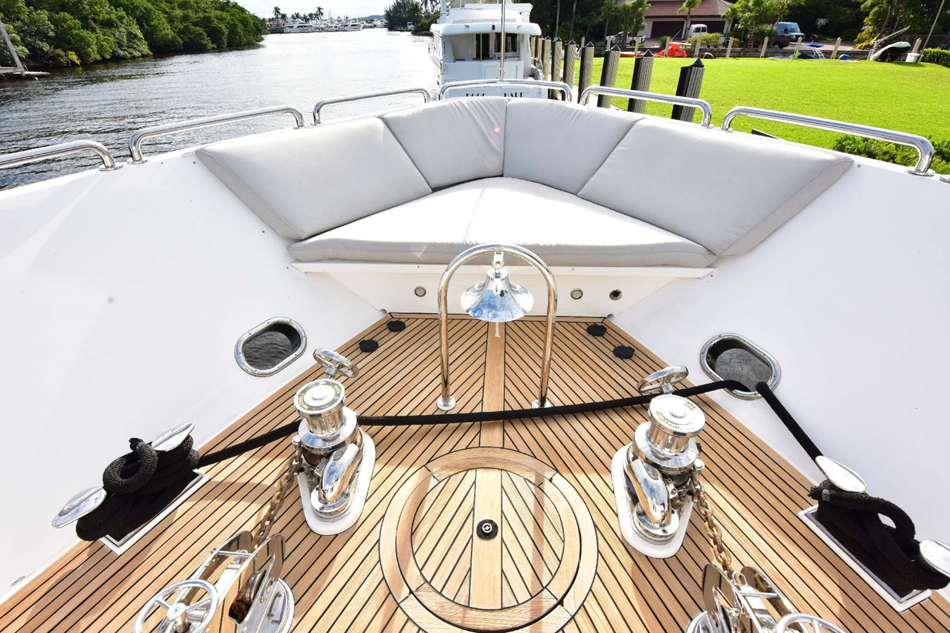 https://arconyachts.ams3.digitaloceanspaces.com/66241/conversions/large_4391980-optimize.jpg
