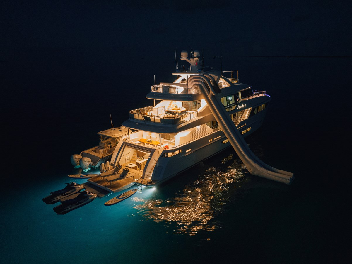 https://arconyachts.ams3.digitaloceanspaces.com/66242/conversions/large_4500015-optimize.jpg