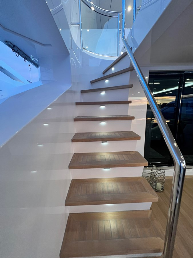 https://arconyachts.ams3.digitaloceanspaces.com/66260/conversions/large_4500021-optimize.jpg