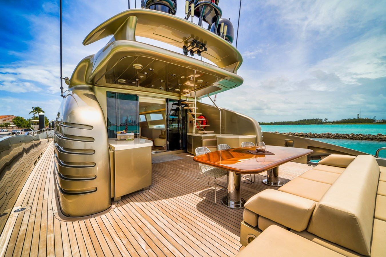 https://arconyachts.ams3.digitaloceanspaces.com/66282/conversions/large_3236988-optimize.jpg
