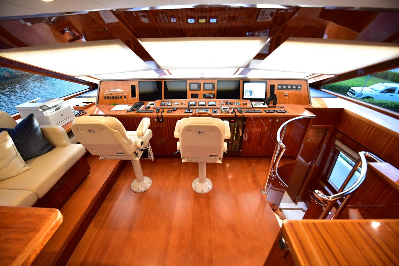https://arconyachts.ams3.digitaloceanspaces.com/66287/conversions/large_4391994-optimize.jpg