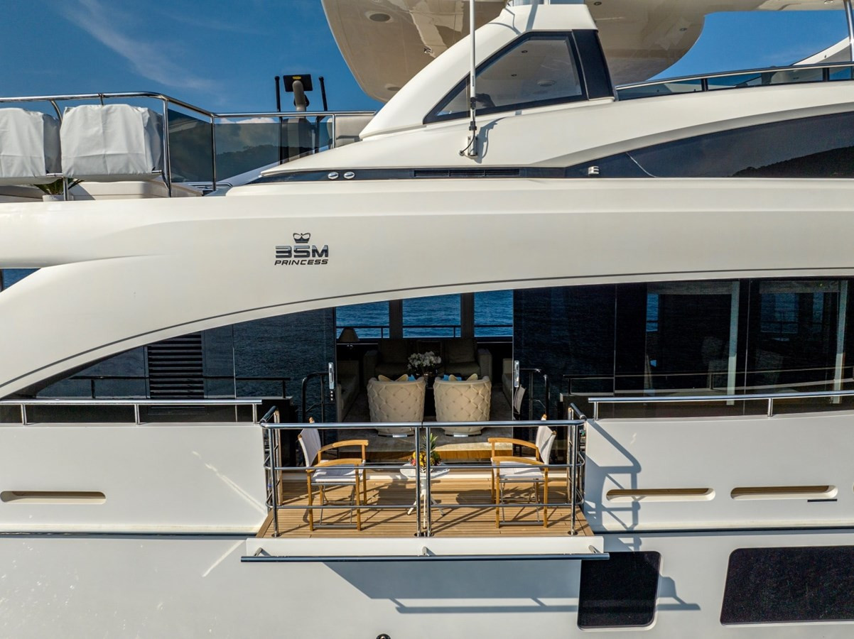 https://arconyachts.ams3.digitaloceanspaces.com/66343/conversions/large_4627287-optimize.jpg