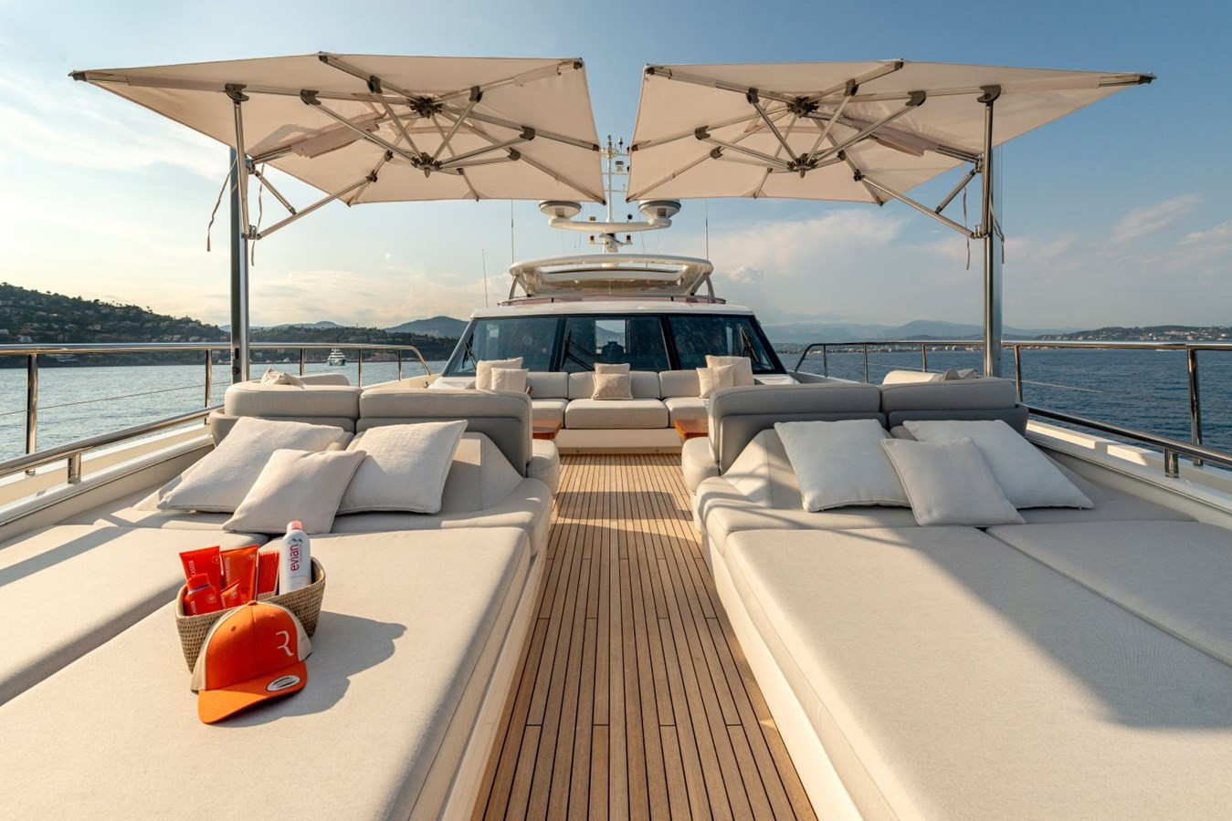 https://arconyachts.ams3.digitaloceanspaces.com/66367/conversions/large_4627298-optimize.jpg