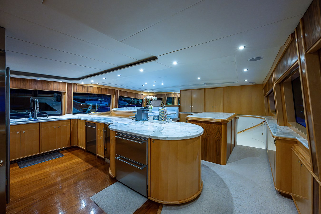 https://arconyachts.ams3.digitaloceanspaces.com/66530/conversions/large_4137510-optimize.jpg