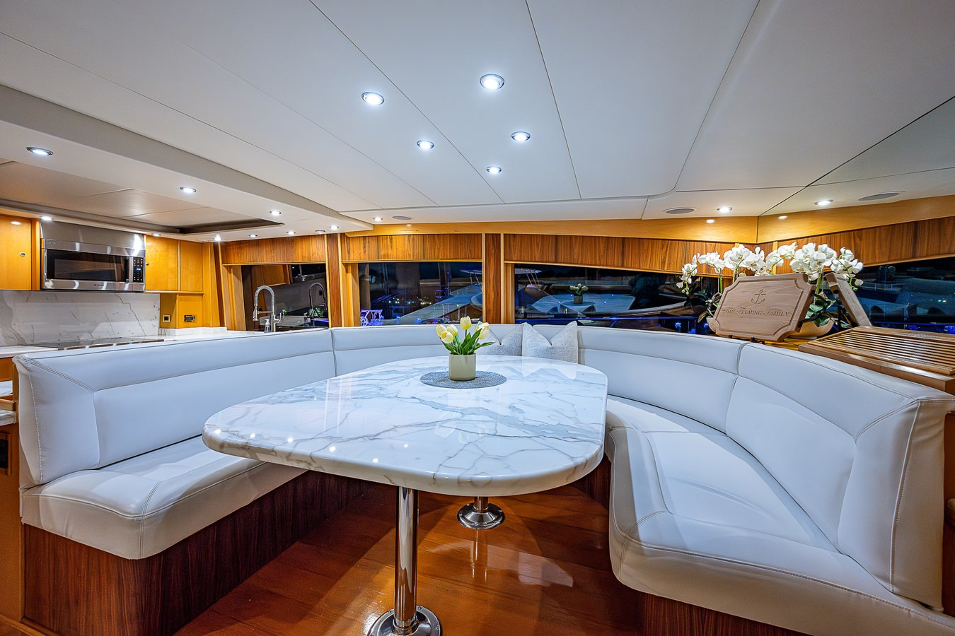 https://arconyachts.ams3.digitaloceanspaces.com/66544/conversions/large_4137515-optimize.jpg