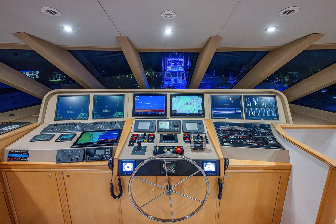 https://arconyachts.ams3.digitaloceanspaces.com/66553/conversions/large_4137518-optimize.jpg