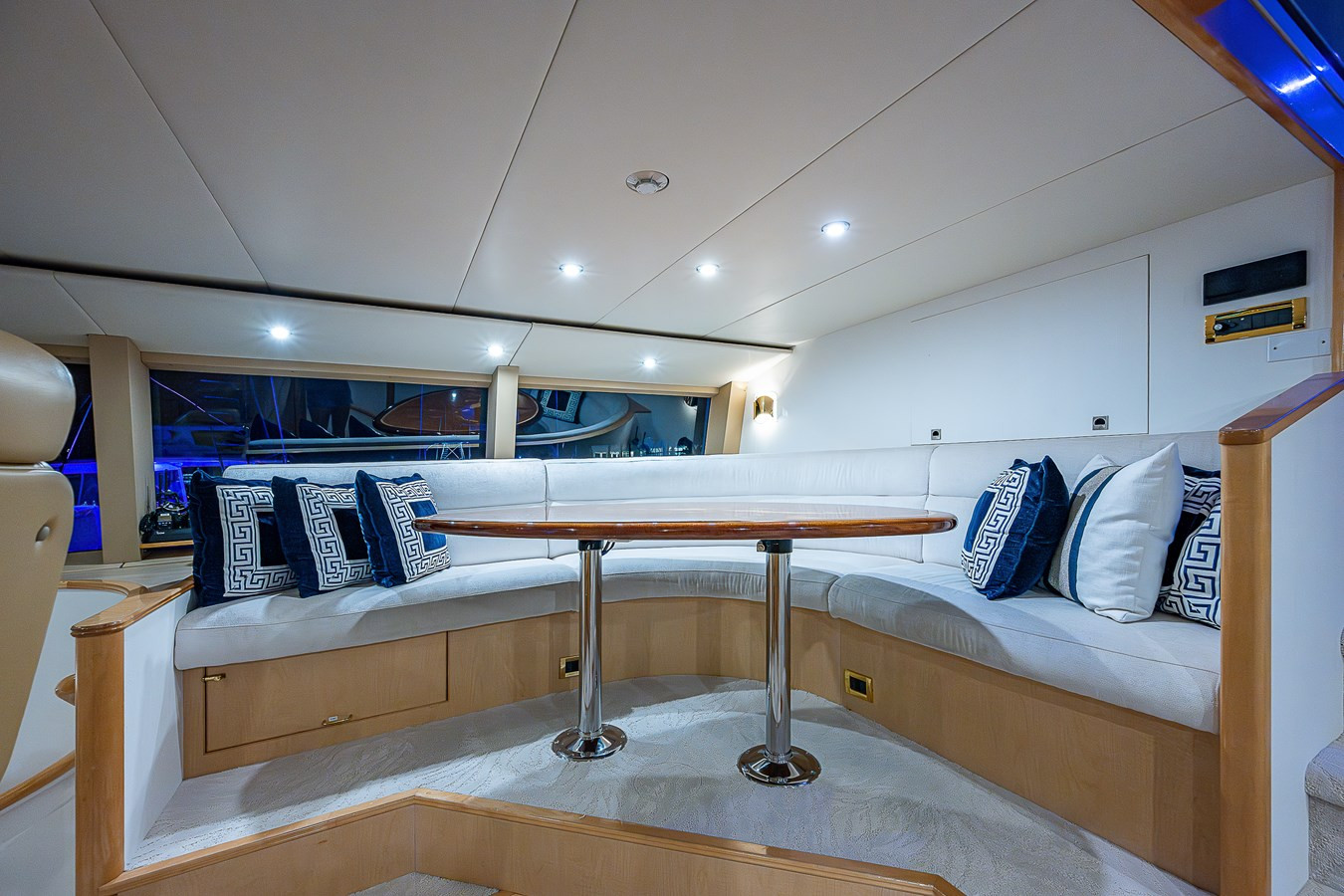 https://arconyachts.ams3.digitaloceanspaces.com/66556/conversions/large_4137519-optimize.jpg