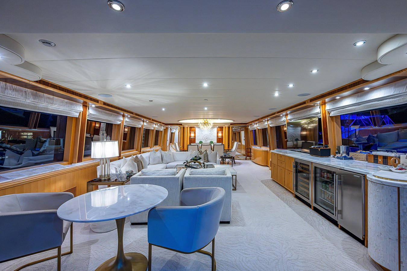 https://arconyachts.ams3.digitaloceanspaces.com/66568/conversions/large_4137523-optimize.jpg