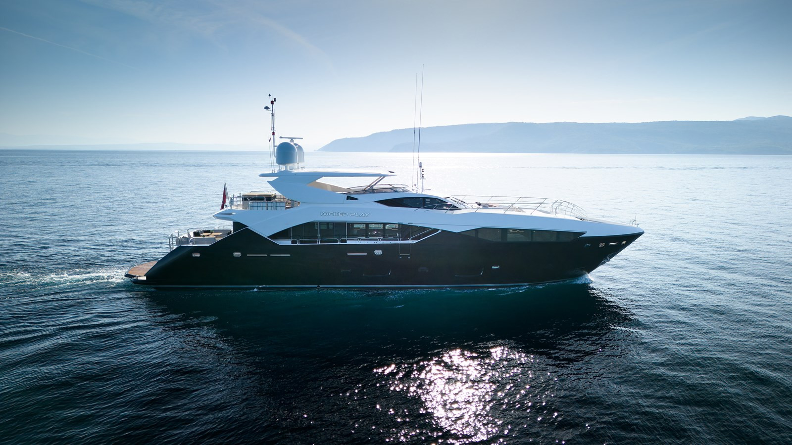 https://arconyachts.ams3.digitaloceanspaces.com/66579/conversions/large_4437609-optimize.jpg
