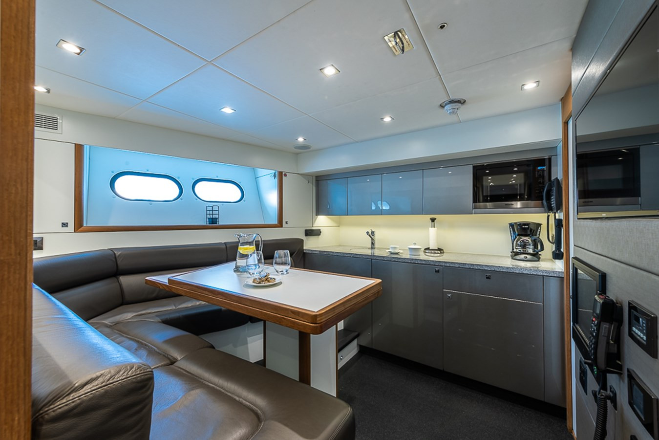 https://arconyachts.ams3.digitaloceanspaces.com/66598/conversions/large_3523998-optimize.jpg
