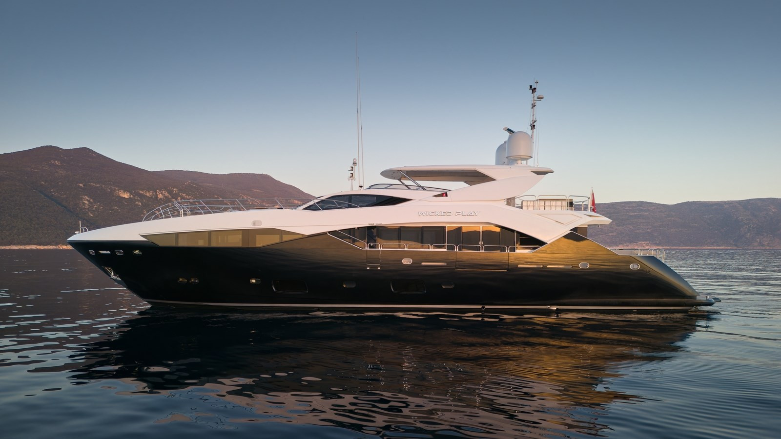 https://arconyachts.ams3.digitaloceanspaces.com/66609/conversions/large_4437558-optimize.jpg