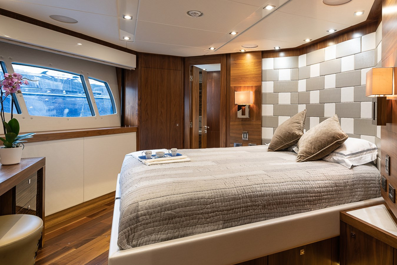 https://arconyachts.ams3.digitaloceanspaces.com/66620/conversions/large_3524005-optimize.jpg