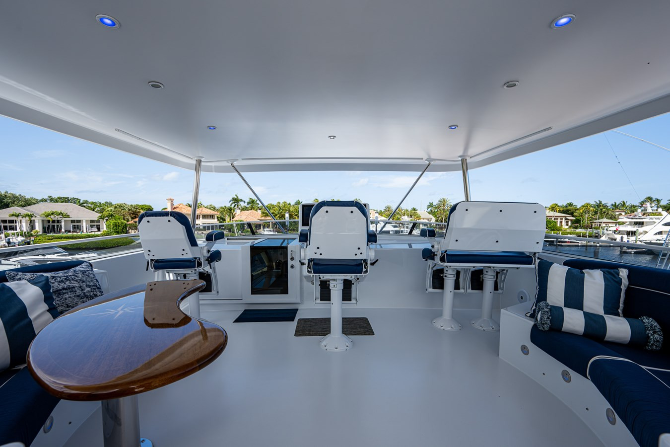 https://arconyachts.ams3.digitaloceanspaces.com/66635/conversions/large_4188048-optimize.jpg