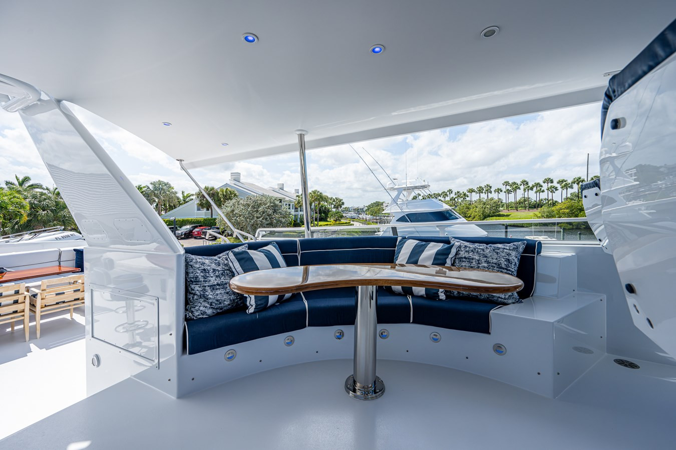 https://arconyachts.ams3.digitaloceanspaces.com/66641/conversions/large_4188050-optimize.jpg