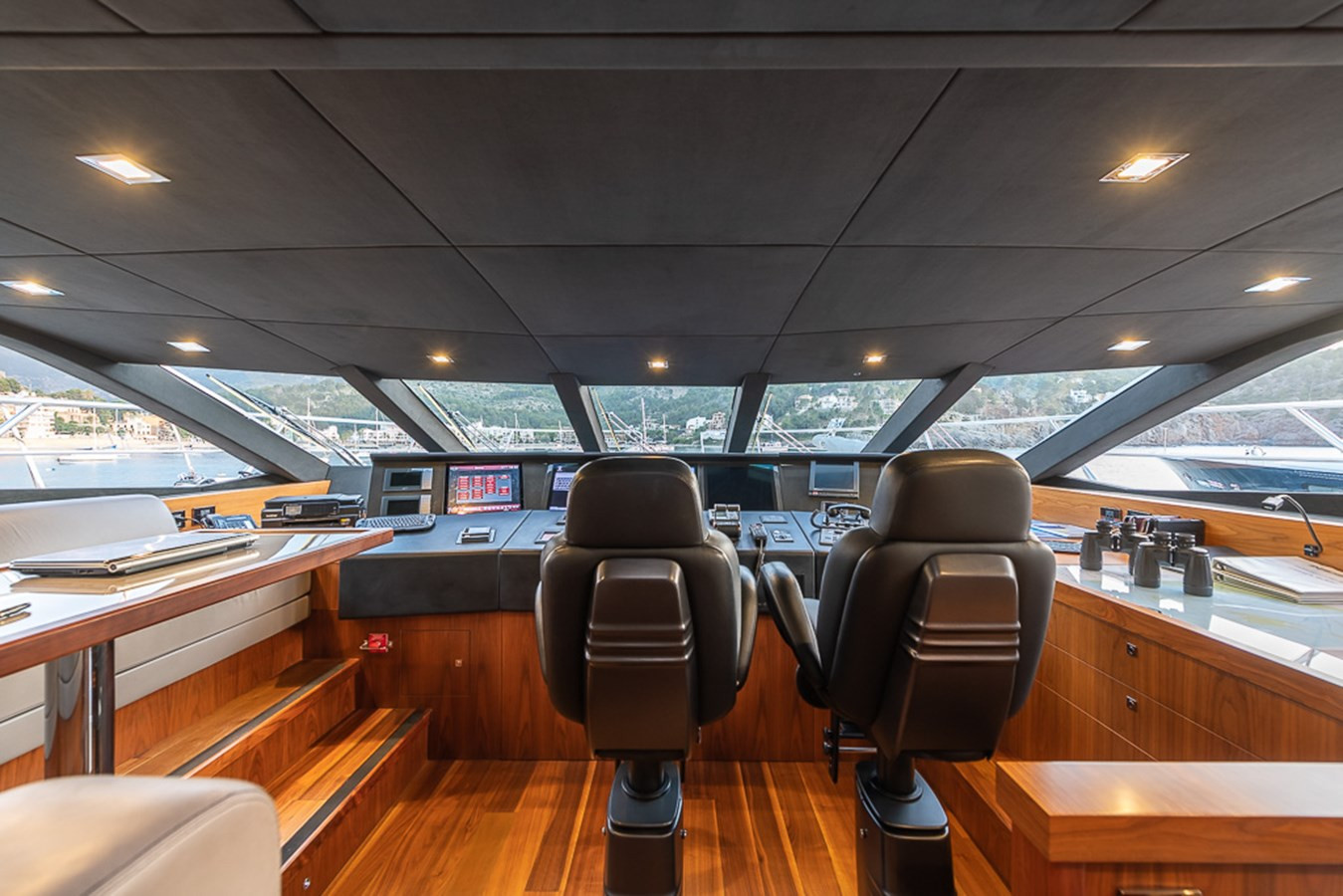 https://arconyachts.ams3.digitaloceanspaces.com/66666/conversions/large_3524021-optimize.jpg