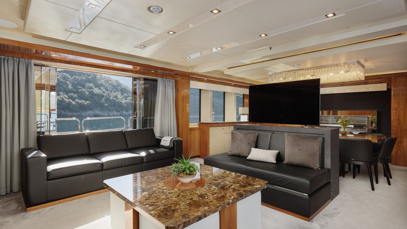 https://arconyachts.ams3.digitaloceanspaces.com/66673/conversions/large_4437601-optimize.jpg