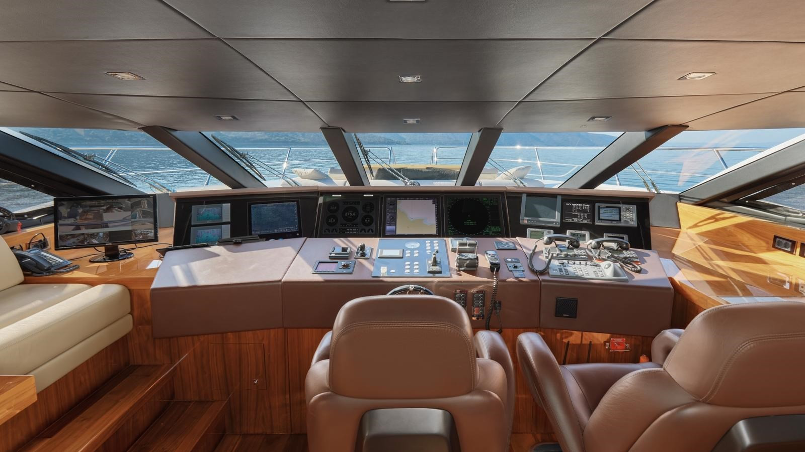 https://arconyachts.ams3.digitaloceanspaces.com/66722/conversions/large_4437602-optimize.jpg