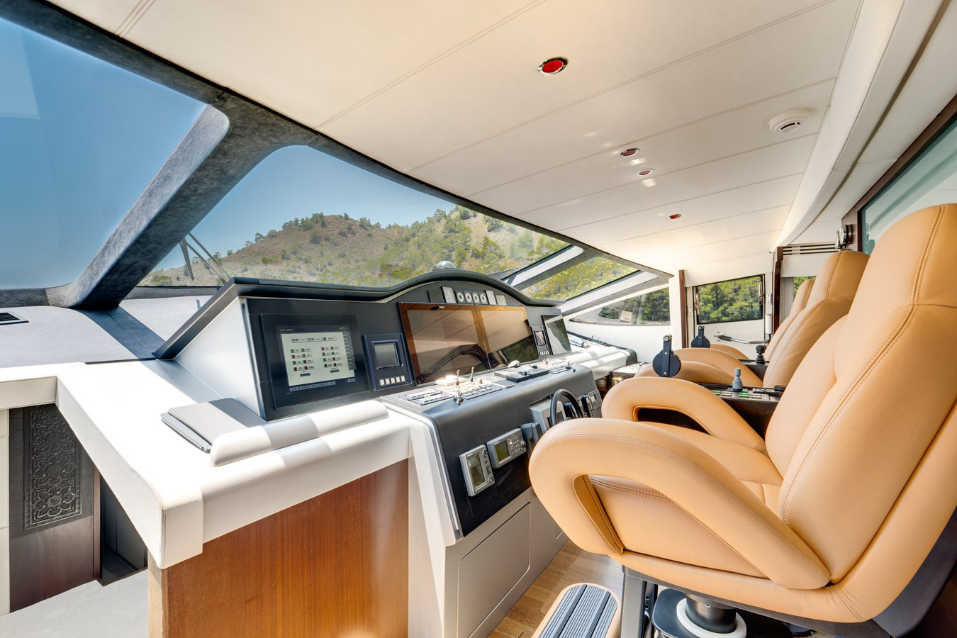 https://arconyachts.ams3.digitaloceanspaces.com/66739/conversions/large_4709534-optimize.jpg