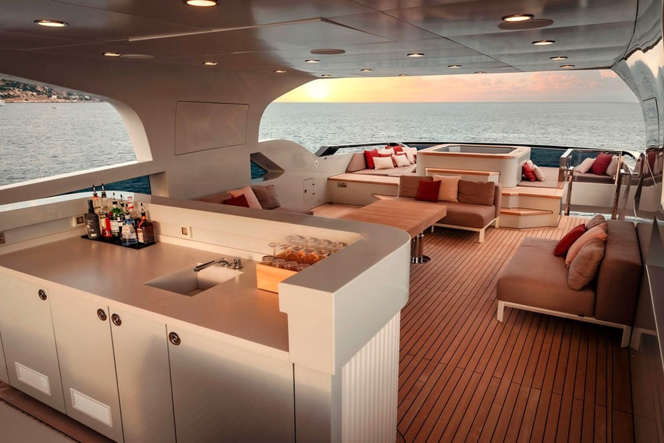 https://arconyachts.ams3.digitaloceanspaces.com/66755/conversions/large_4445955-optimize.jpg