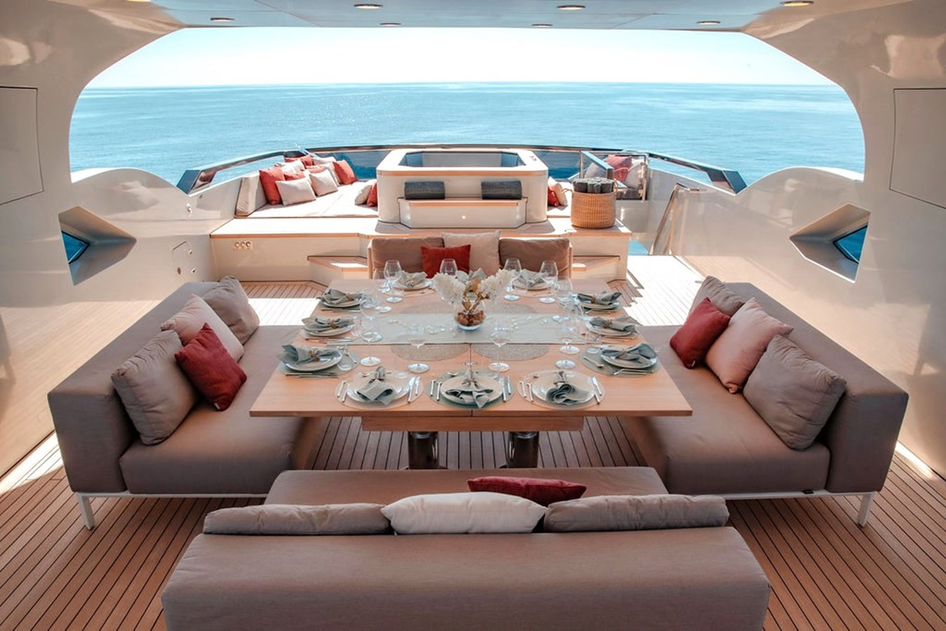 https://arconyachts.ams3.digitaloceanspaces.com/66758/conversions/large_4445956-optimize.jpg