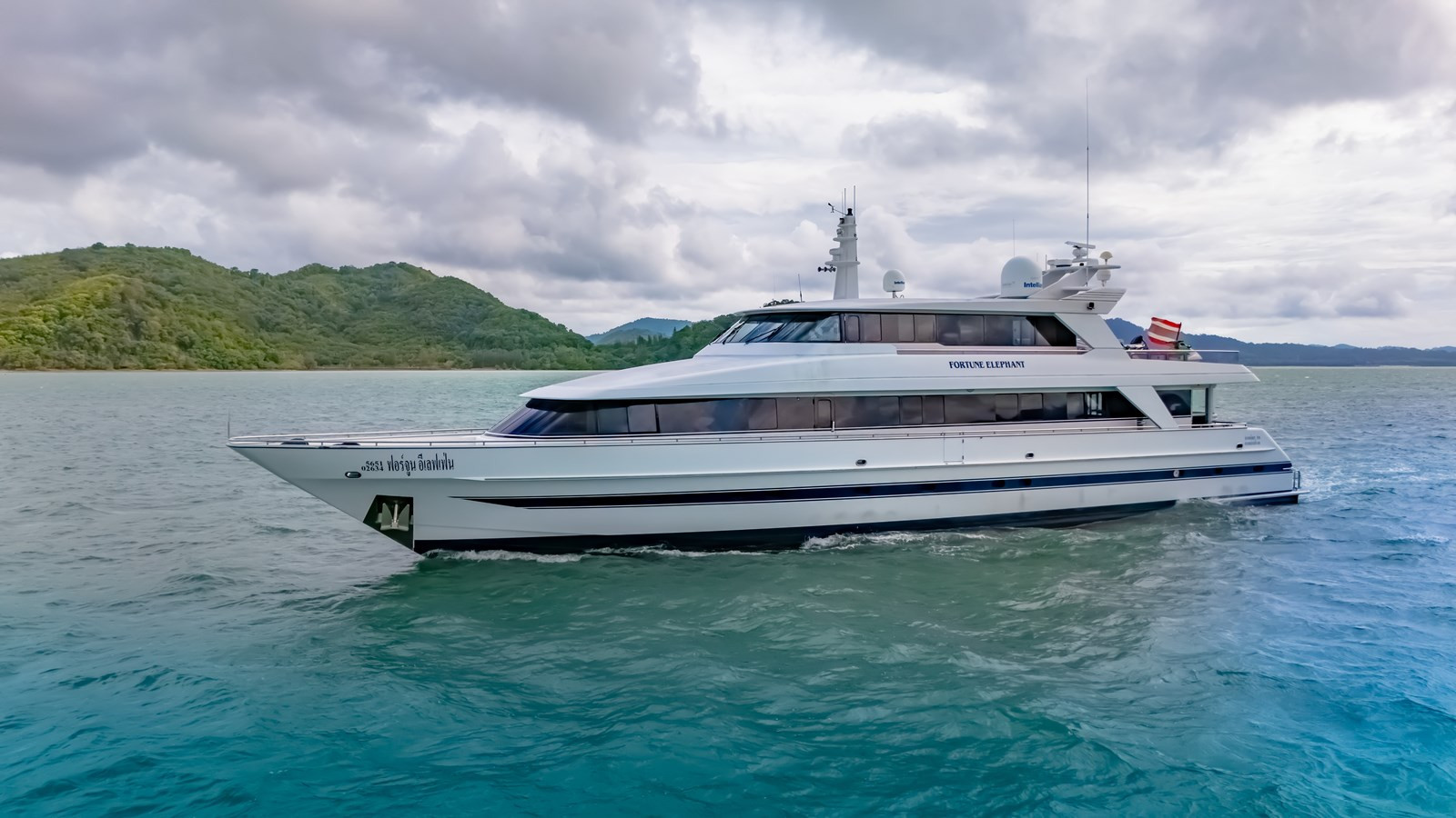 https://arconyachts.ams3.digitaloceanspaces.com/66759/conversions/large_4671494-optimize.jpg
