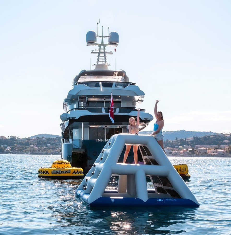 https://arconyachts.ams3.digitaloceanspaces.com/66767/conversions/large_4445959-optimize.jpg