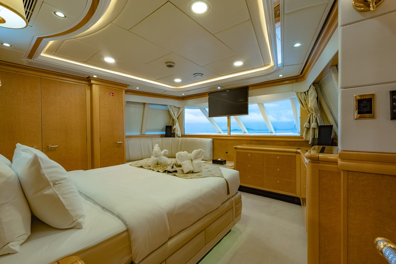https://arconyachts.ams3.digitaloceanspaces.com/66797/conversions/large_4671508-optimize.jpg