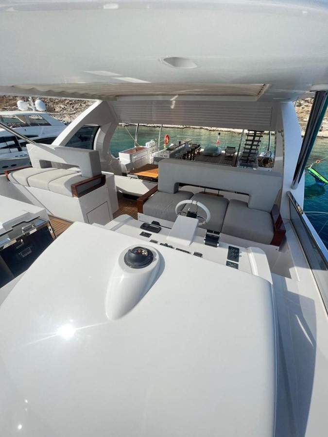 https://arconyachts.ams3.digitaloceanspaces.com/66828/conversions/large_4075473-optimize.jpg