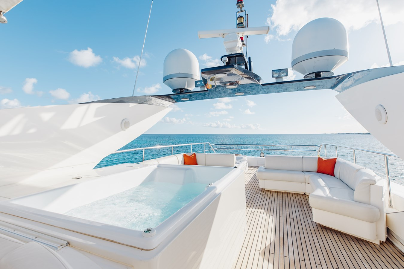 https://arconyachts.ams3.digitaloceanspaces.com/66890/conversions/large_4364888-optimize.jpg