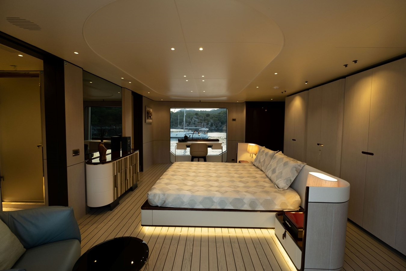 https://arconyachts.ams3.digitaloceanspaces.com/66894/conversions/large_4075495-optimize.jpg