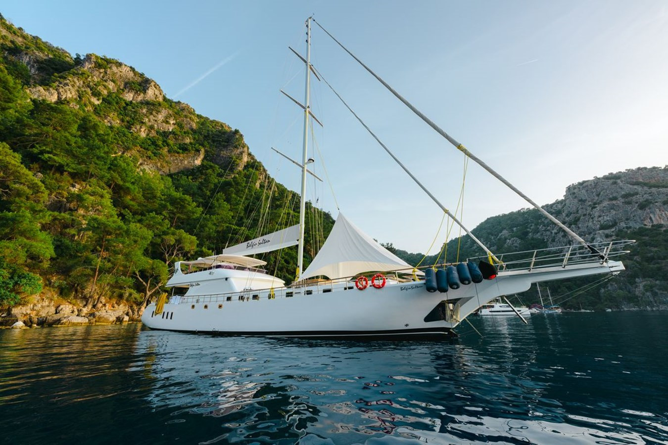 https://arconyachts.ams3.digitaloceanspaces.com/66981/conversions/large_4716887-optimize.jpg
