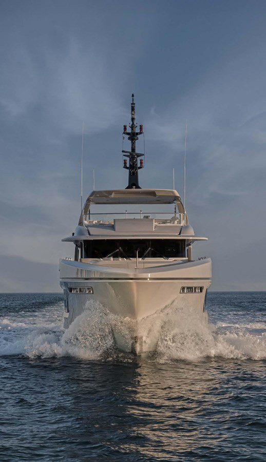 https://arconyachts.ams3.digitaloceanspaces.com/67079/conversions/large_4852140-optimize.jpg