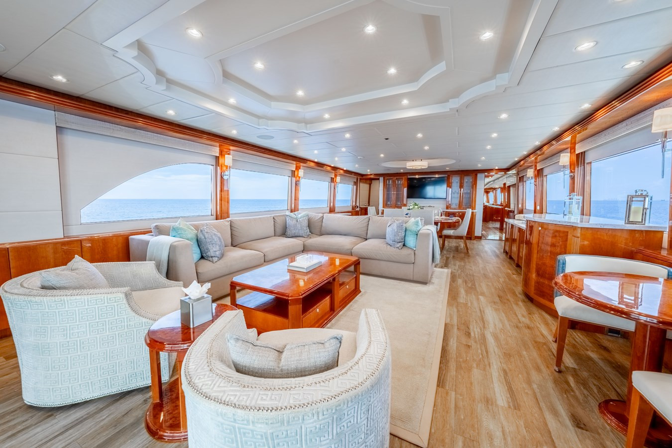 https://arconyachts.ams3.digitaloceanspaces.com/67090/conversions/large_4800983-optimize.jpg
