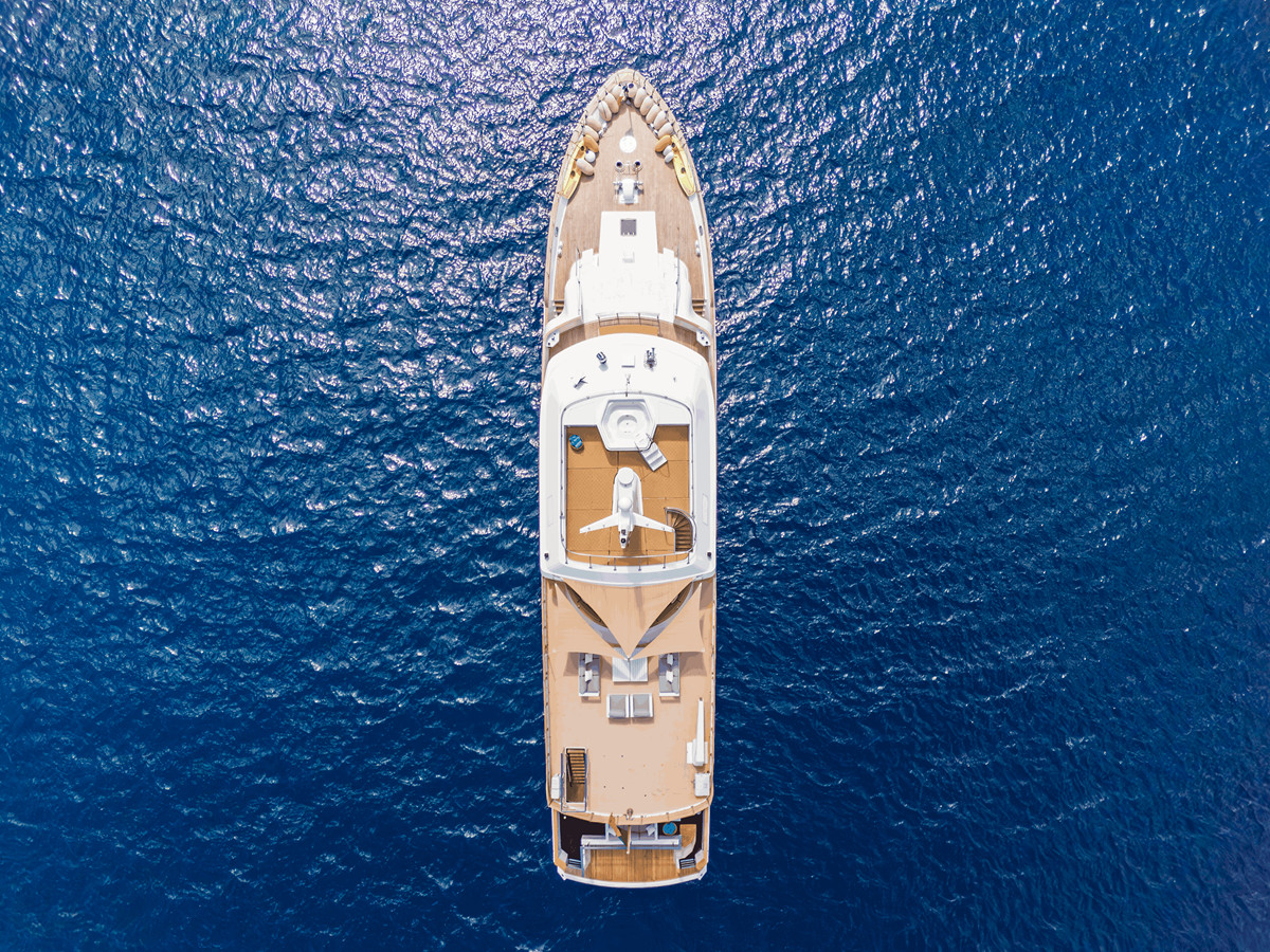 https://arconyachts.ams3.digitaloceanspaces.com/67095/conversions/large_4233152-optimize.jpg