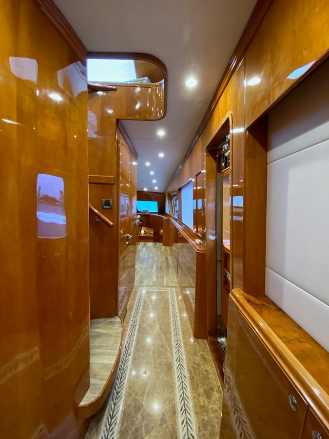 https://arconyachts.ams3.digitaloceanspaces.com/67116/conversions/large_3976460-optimize.jpg