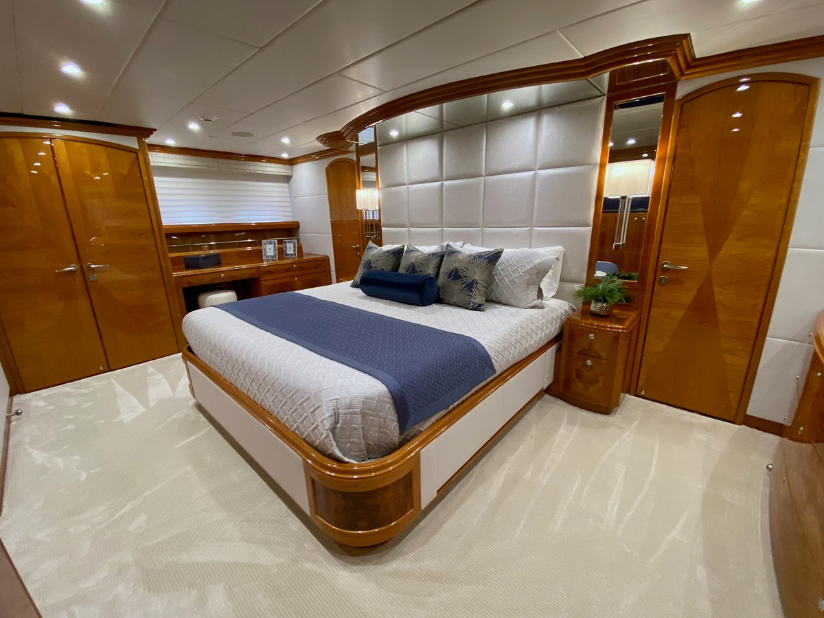 https://arconyachts.ams3.digitaloceanspaces.com/67142/conversions/large_3976470-optimize.jpg