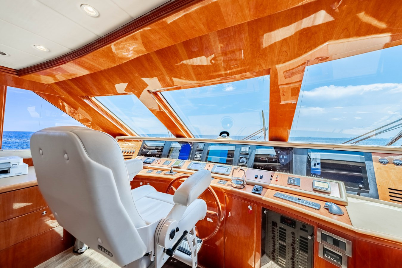 https://arconyachts.ams3.digitaloceanspaces.com/67144/conversions/large_4801003-optimize.jpg