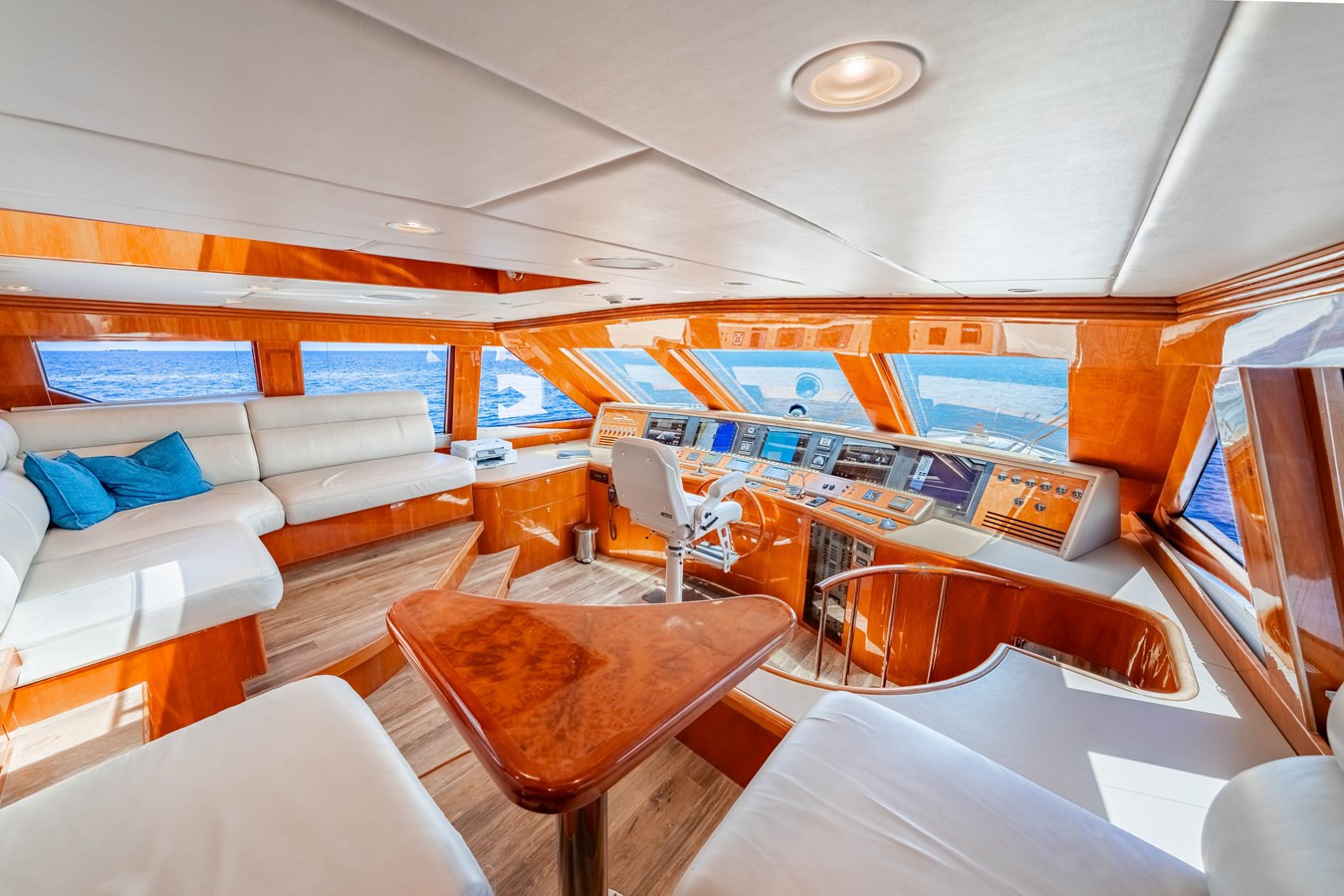 https://arconyachts.ams3.digitaloceanspaces.com/67147/conversions/large_4801004-optimize.jpg